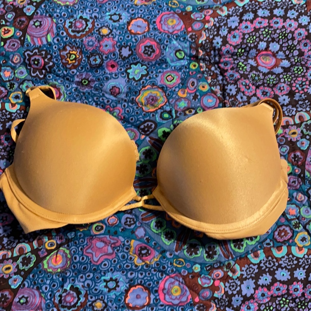 Victoria’s Secret Miraculous Plunge 32B Nude